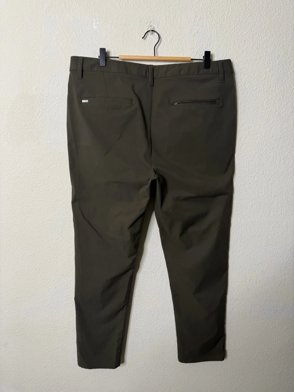 Vuori Mens Pants Cascade Tech Chino‎ Olive Dark Oregano Size 36
